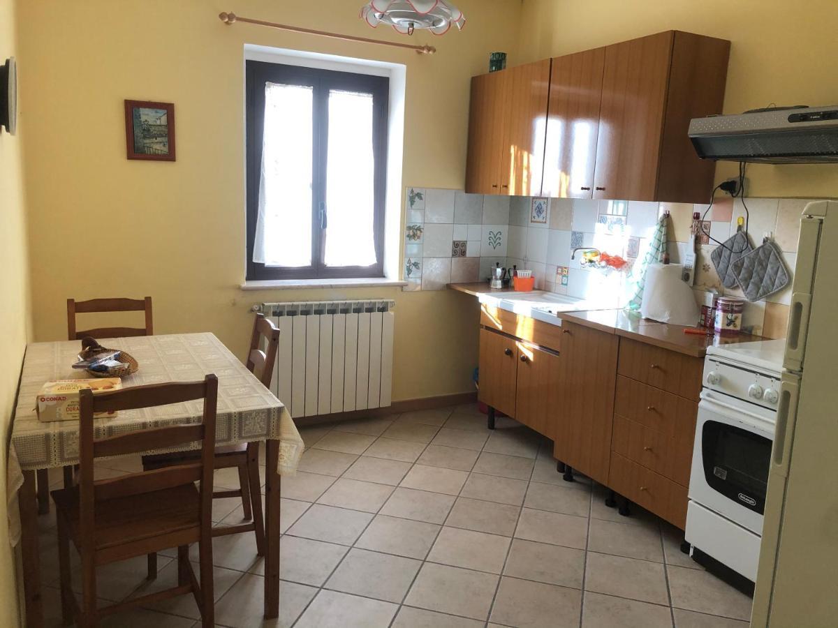 B&B Il Medioevo Pesche Bagian luar foto